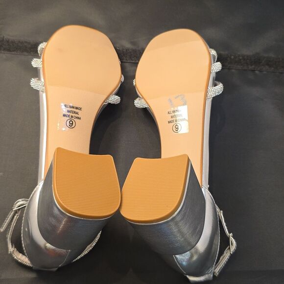 BRAND NEW DELICIOUS RHINESTONE-EMBELKISHED TRIPLE-STRAP LOW BLOCK SANDAL - Picture 14 of 16